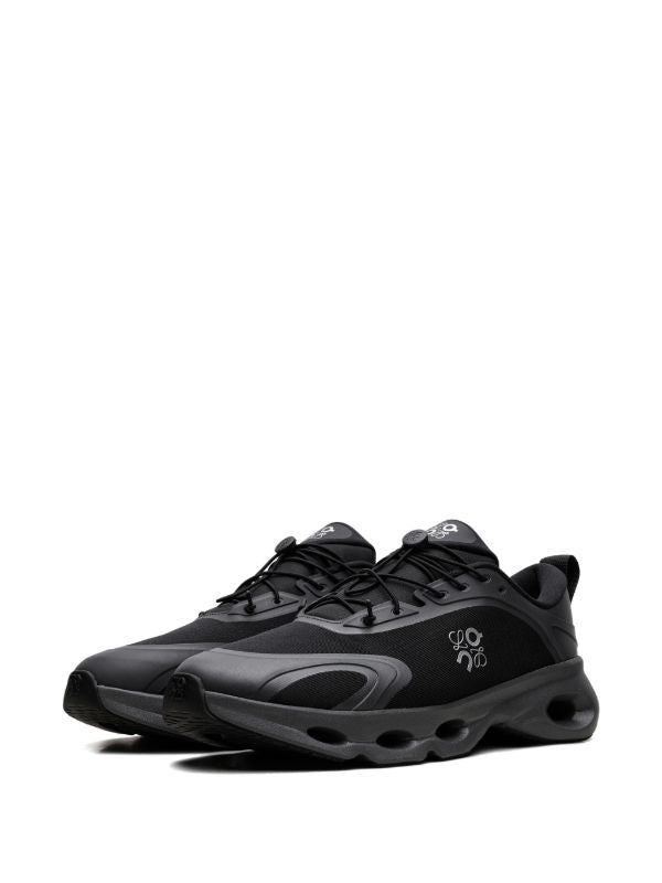 On Running Cloudsolo Loewe Black
